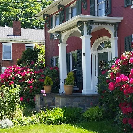 Grape Arbor Bed And Breakfast Норт Ийст Екстериор снимка