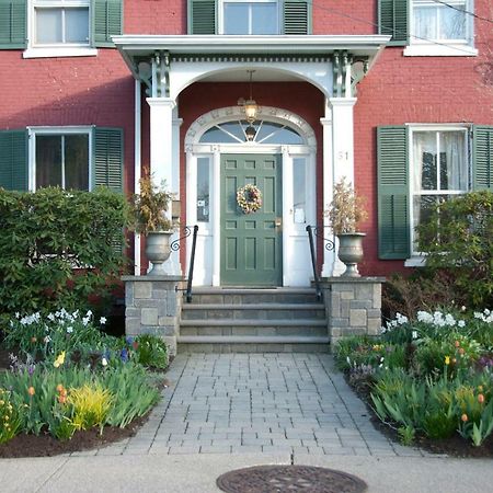 Grape Arbor Bed And Breakfast Норт Ийст Екстериор снимка