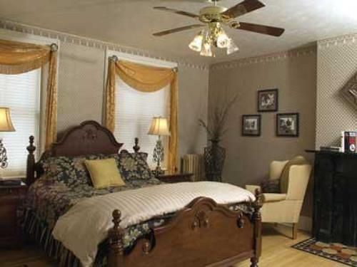 Grape Arbor Bed And Breakfast Норт Ийст Стая снимка