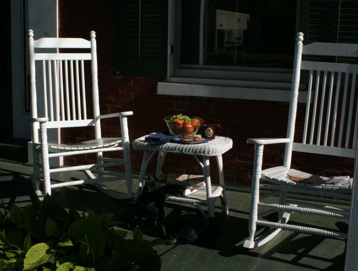 Grape Arbor Bed And Breakfast Норт Ийст Екстериор снимка
